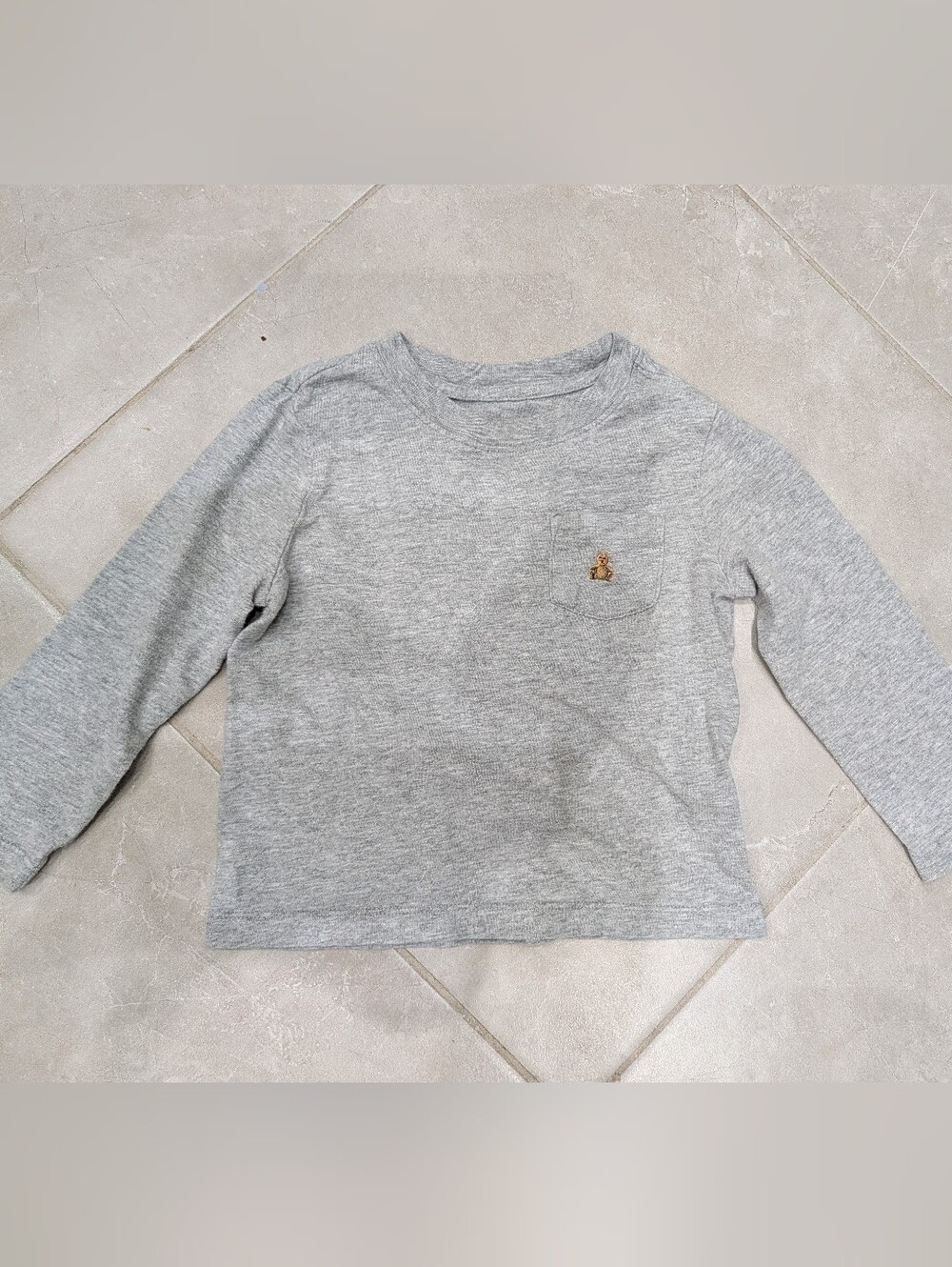 5/$20 Baby Gap Bear Pocket Long Sleeve Shirt – Size 2